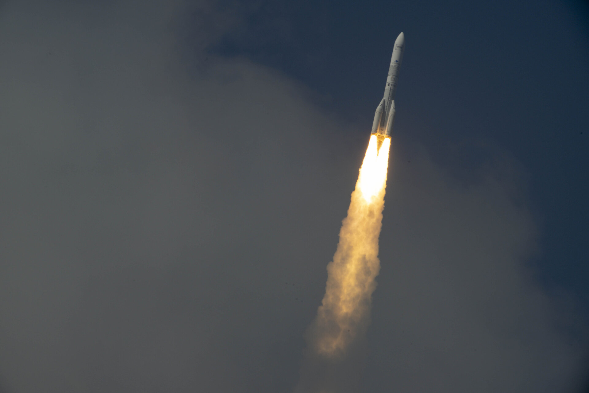 More boosters, more power: Ariane 6 lifts off with four boosters for the first time