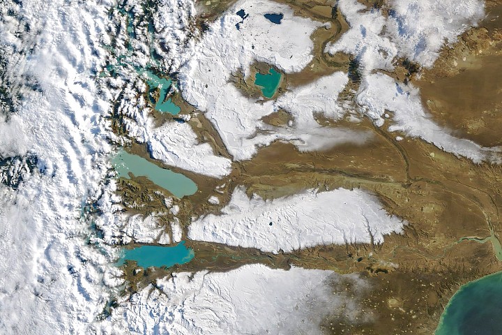 NASA Earth Observatory/Michala Garrison