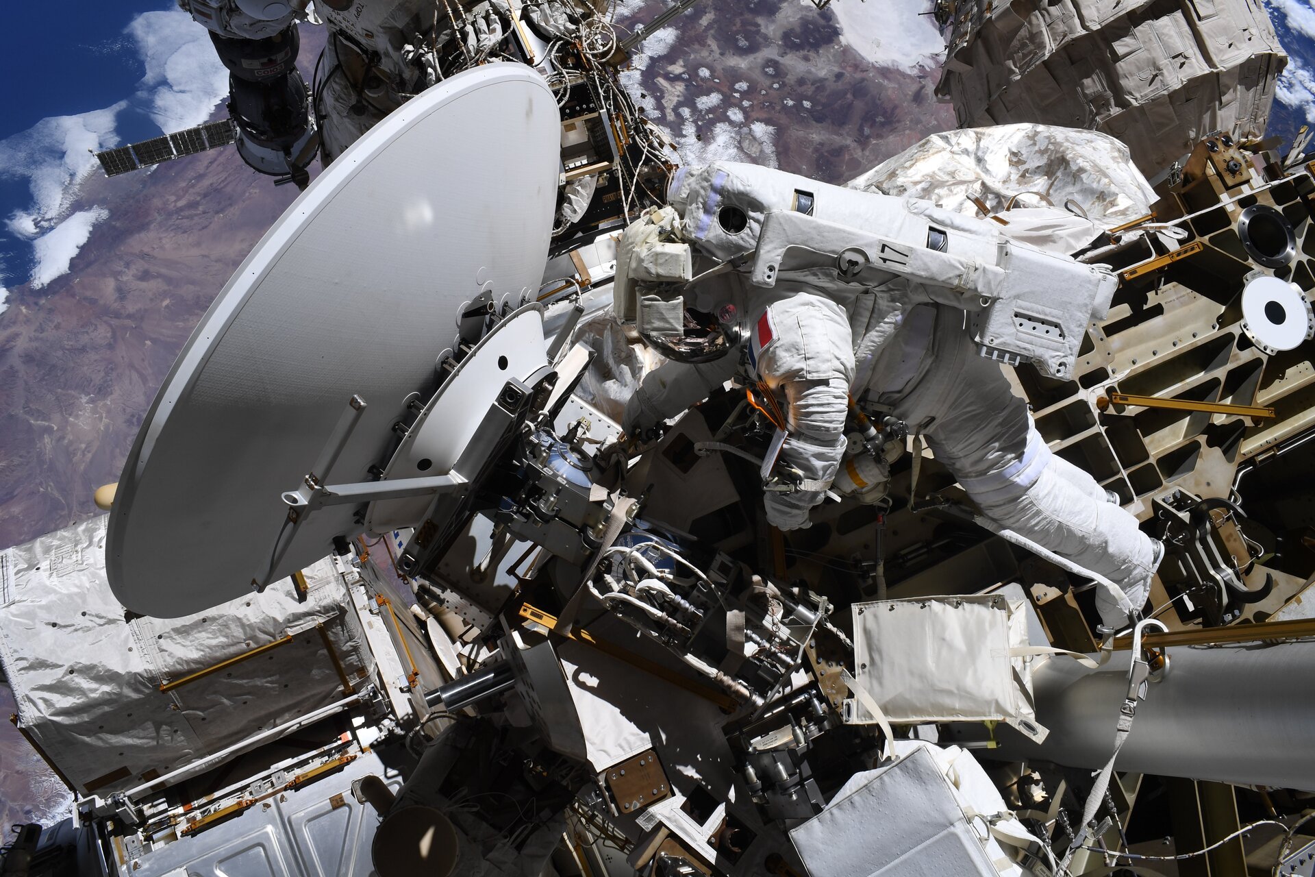 ESA_astronaut_Sophie_Adenot_during_EVA-98_pillars Week in images: 24-28 August 2026