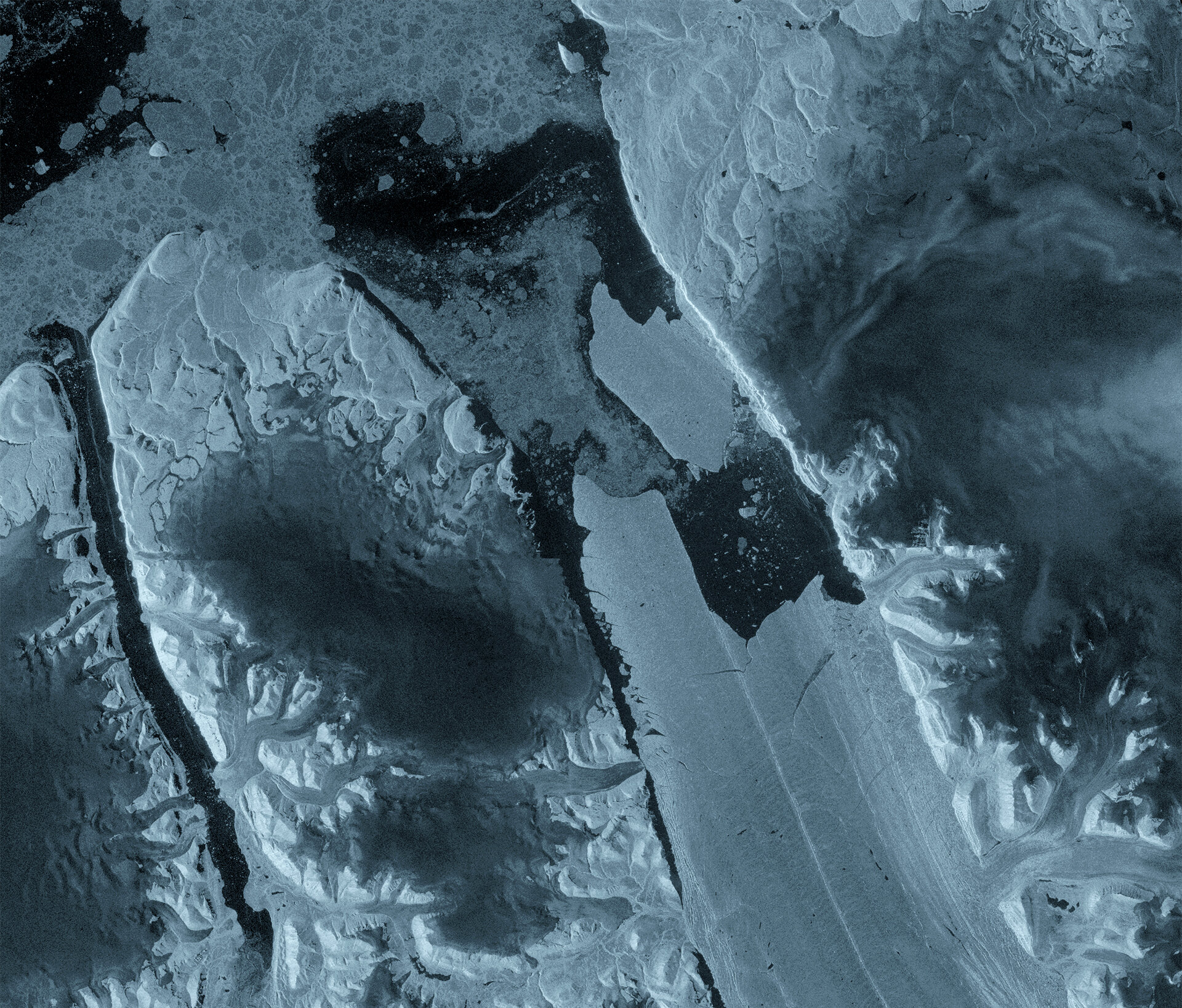 Sentinel-1 captures major ice loss from Greenland glacier