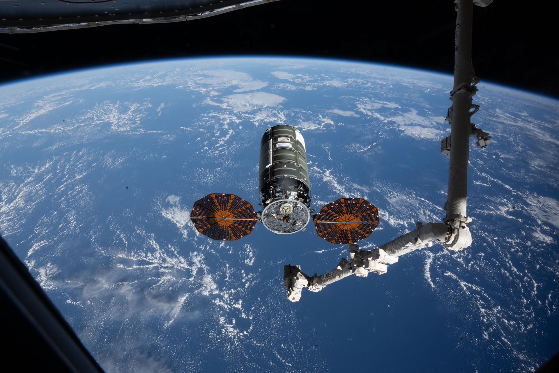 iss074e0458241large NASA/Jessica Meir