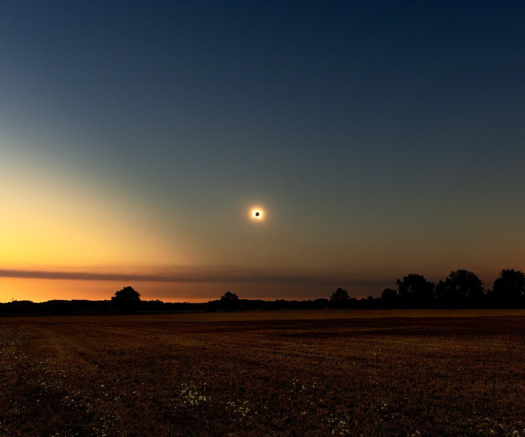12 August total eclipse imaged by Marina Prol