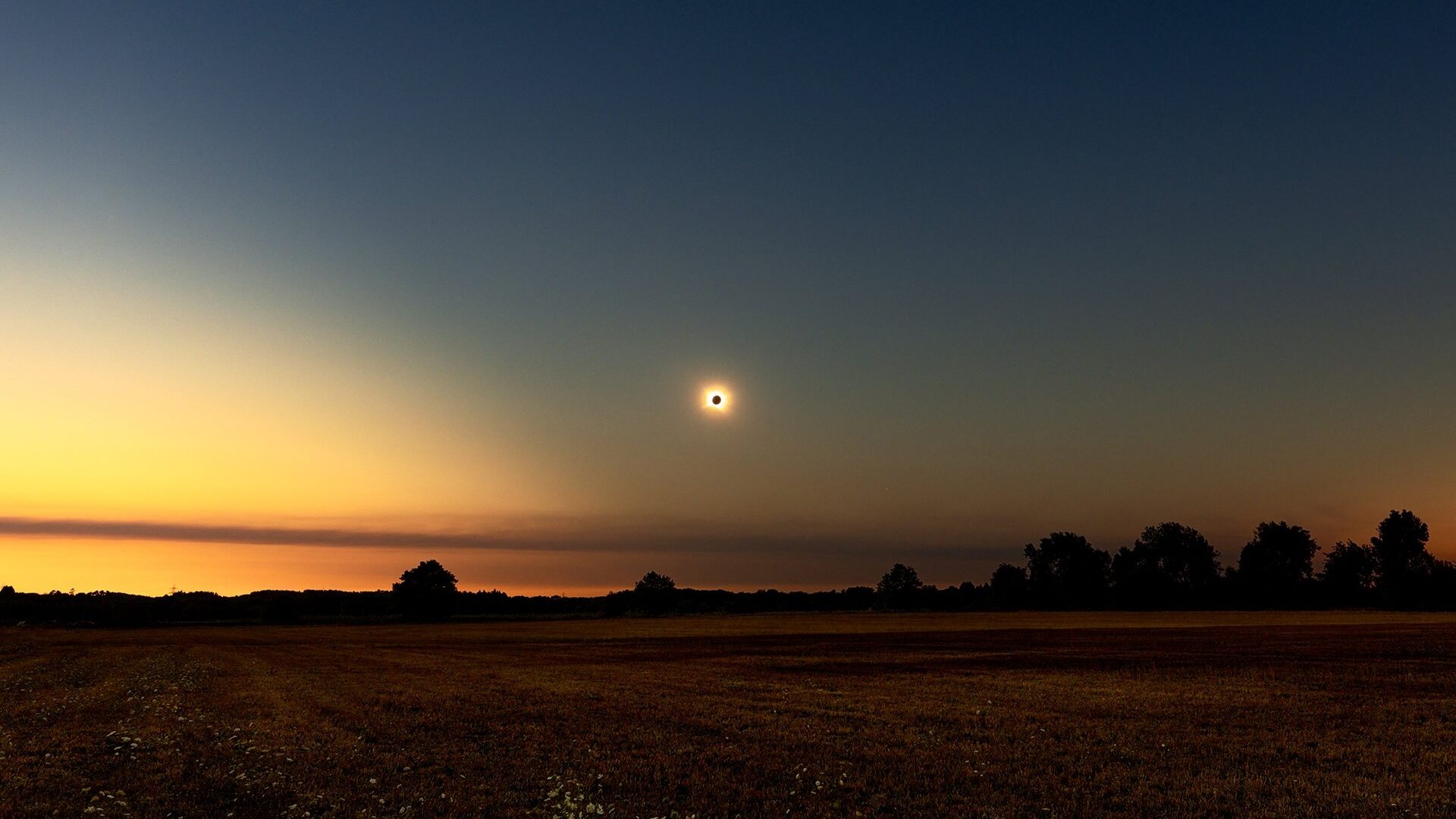 12 August total eclipse imaged by Marina Prol