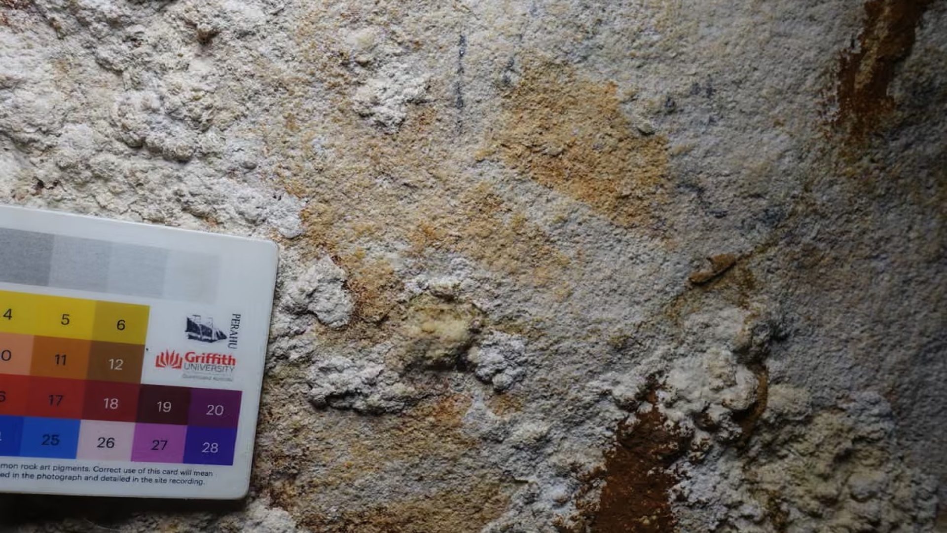 O contorno desbotado de uma mão havia passado despercebido entre pinturas mais recentes de anima...