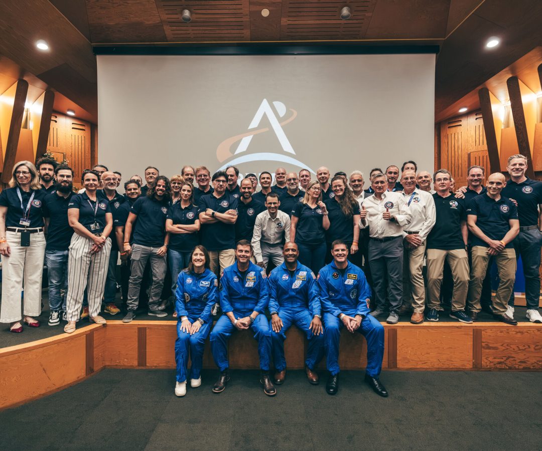 European Service Module team meets Artemis II crew