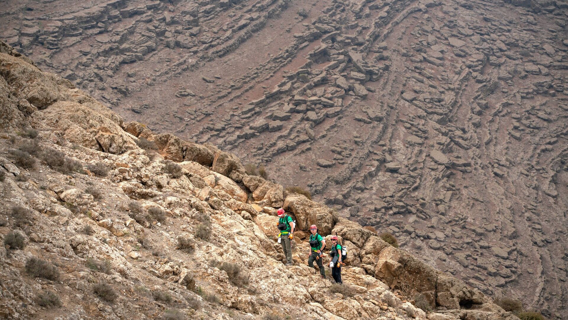 Space explorers in the land of volcanoes