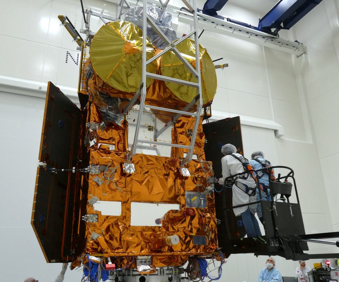 Ice mission CRISTAL opens its wings