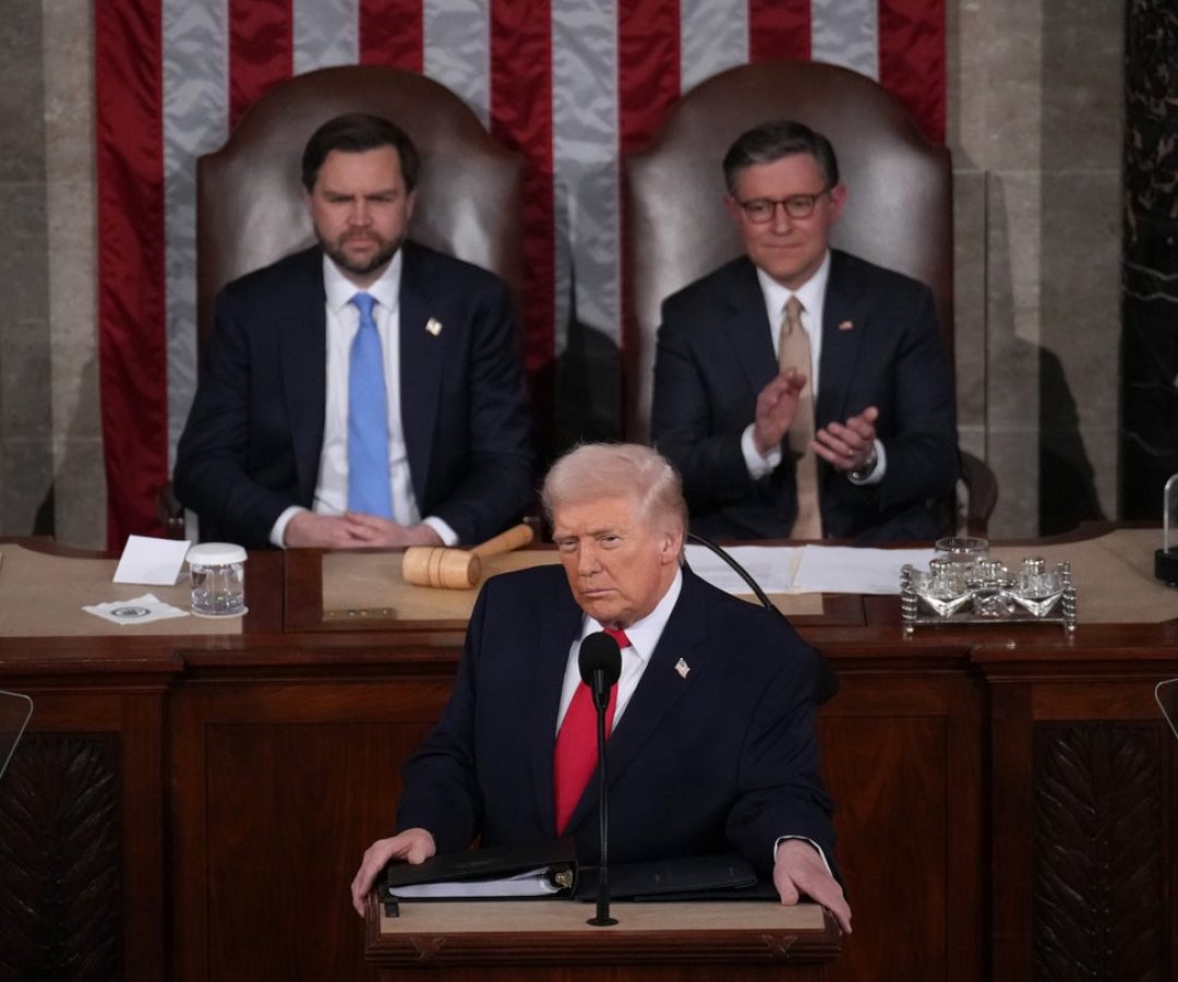U.S. President Donald Trump, with Vice President JD Vance and Speaker of the House Mike Johnson (...