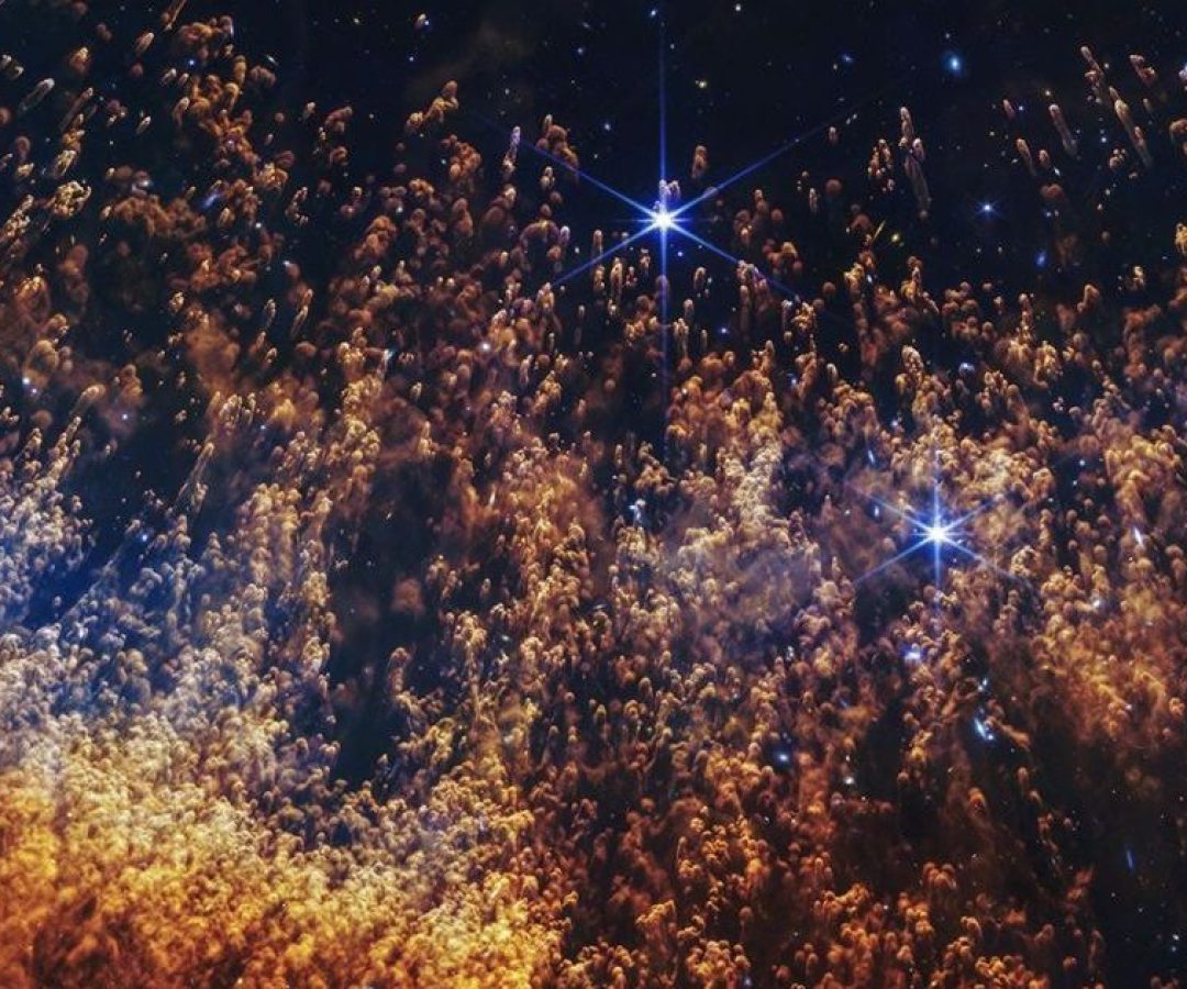 Nova imagem de uma porção da Nebulosa da Hélice, obtida pelo Telescópio Espacial James Webb d...