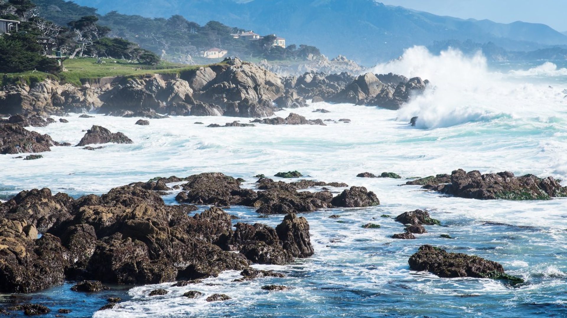 Waves hitting the coast of Big Sur, Calif. Sky Sajjaphot/Shutterstock